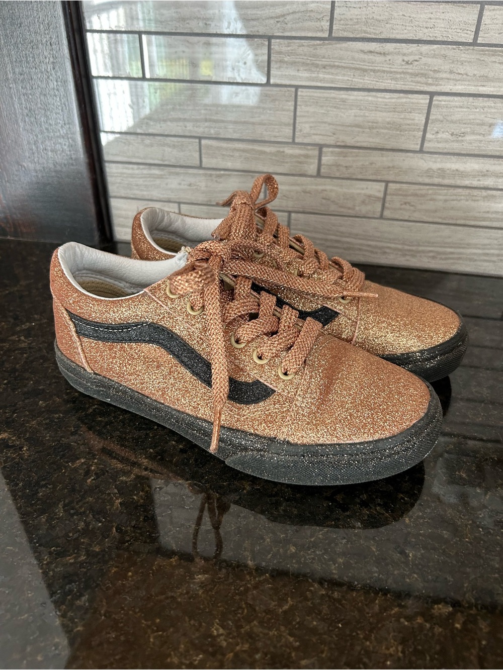 Vans Kids Glitter Low-Top Sneakers in Rose Gold with Black Stripe